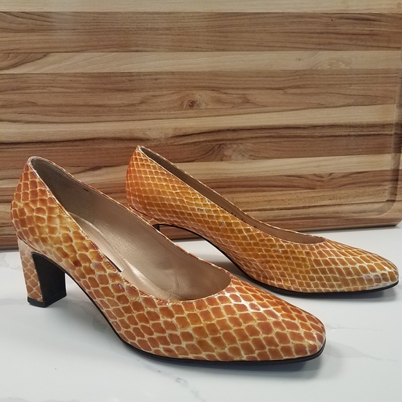 Vintage Stuart Weitzman Yellow Leather Heels Size 10 - Picture 1 of 13